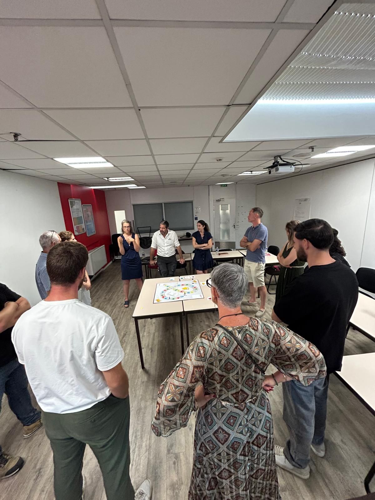 Ptit dej TMS Ecopriots atelier jeu Promeom Atelier ludique de sensibilisation aux TMS animé par les ergonomes de Promeom lors du P'tit Déj des Ecopriots